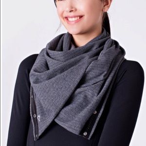NWOT| Ivivva by lululemon grey button wrap scarf